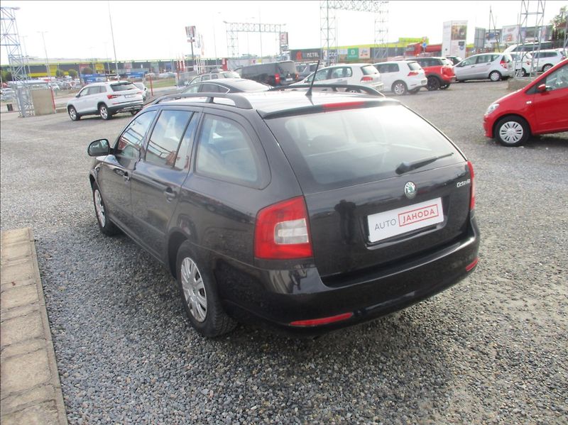 Škoda Octavia 1,6 TDI, aut.klima,Cebia,2.maj - fotka 8 z 23