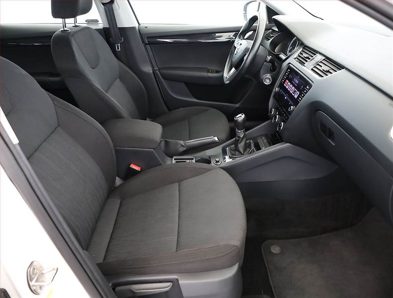 Škoda Octavia (2018) 1.6 TDI, Serv.kniha, Tempomat - fotka 7 z 16