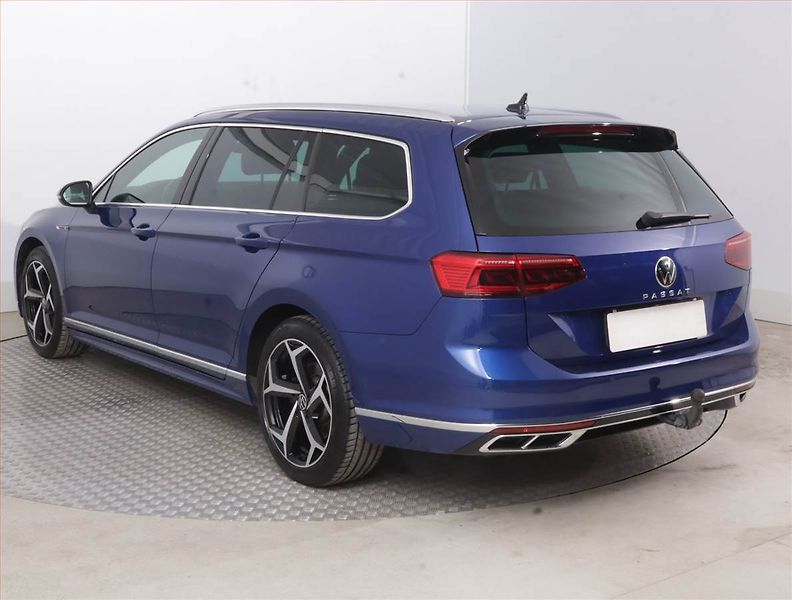 Volkswagen Passat (2022) 2.0 TDI - fotka 4 z 16