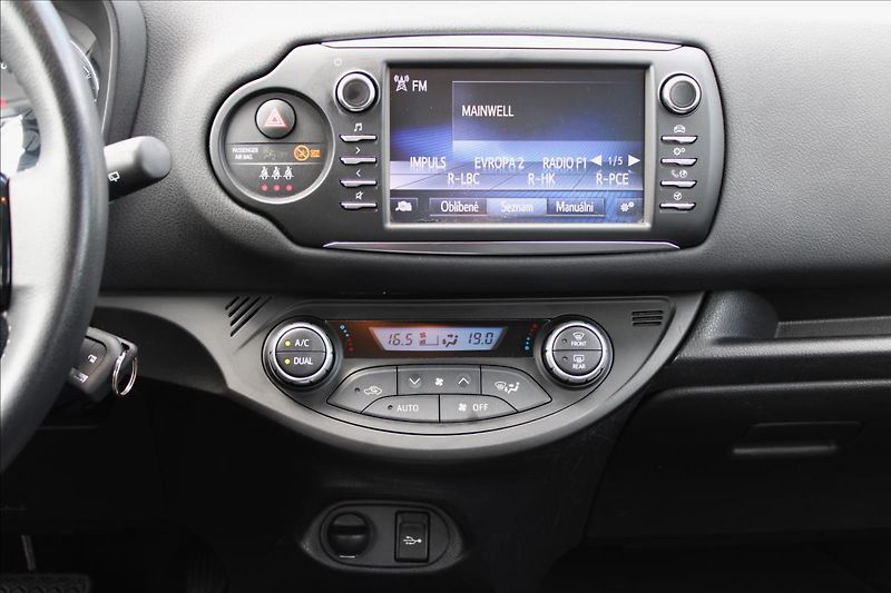 Toyota Yaris 1,5 Hybrid Comfort, Kamera - fotka 12 z 28