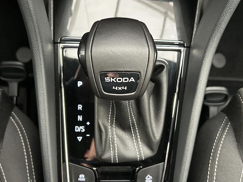 Škoda Karoq 2.0 TDI 4x4 SportLine - fotka 16 z 32