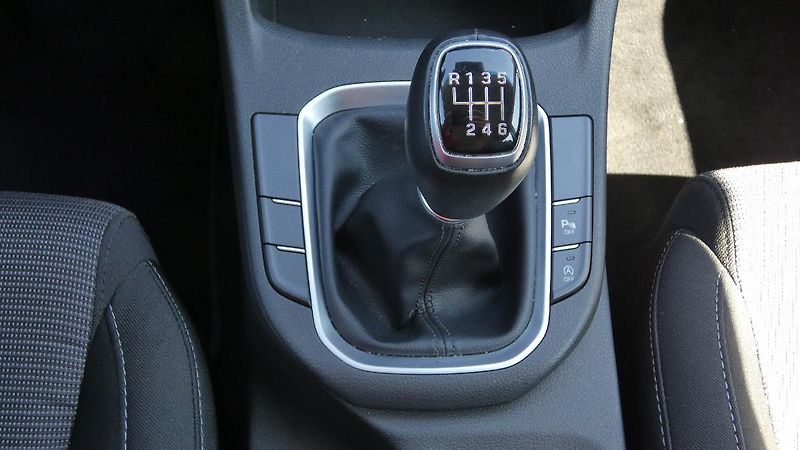 Hyundai i30 Kombi 1.6 CRDi Tricolor - fotka 17 z 22