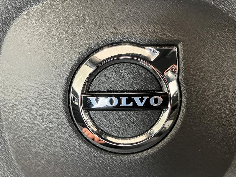 Volvo S60 B5 AWD Ultimate Dark AT8, ČR - fotka 43 z 43