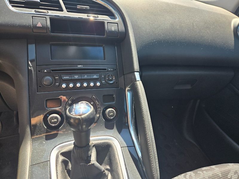 Peugeot 3008 (2010) 1.6 i  Velmi pěkný - fotka 11 z 18