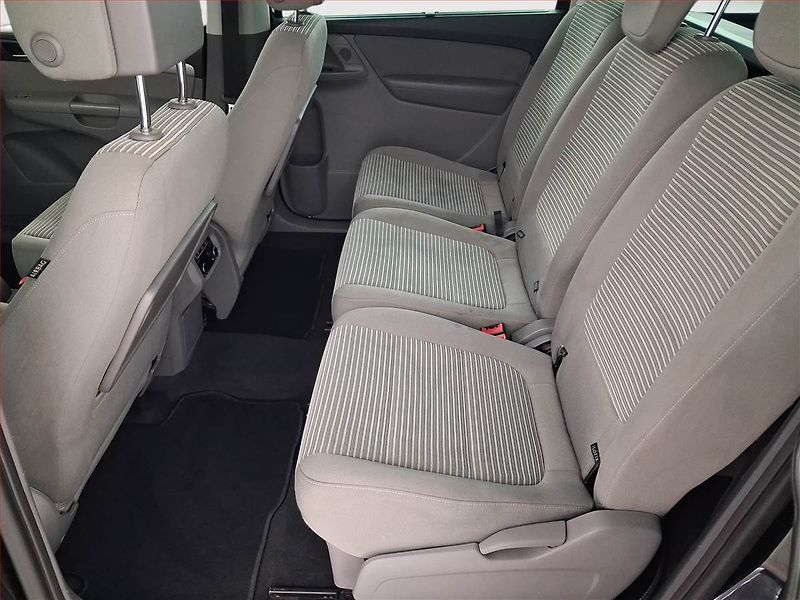 Seat Alhambra (2013) 2.0 TDI, 7 míst, Navi - fotka 10 z 20