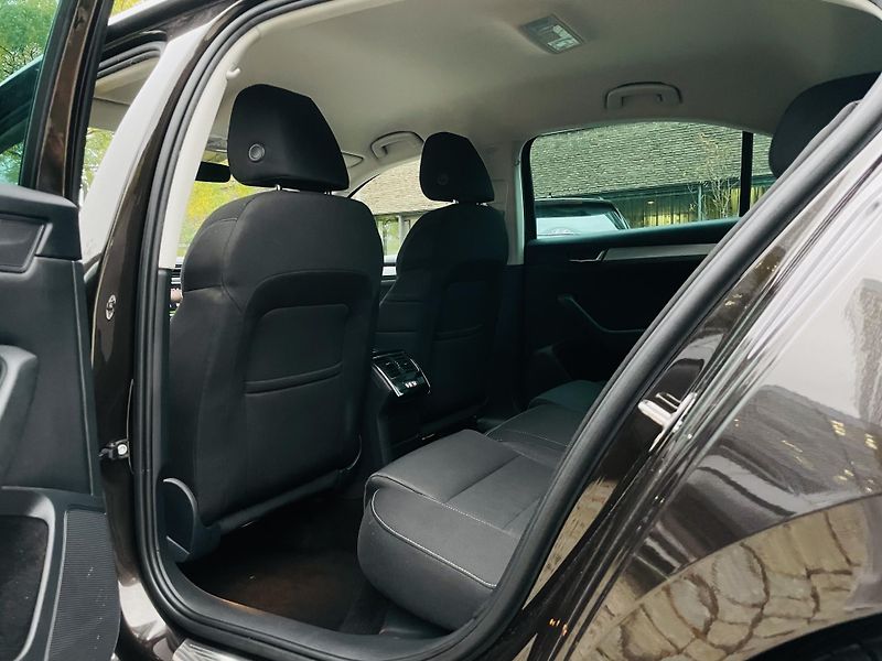 Škoda Superb 1.4TSI 1.MAJITEL KAMERA VÝHŘEV - fotka 31 z 48