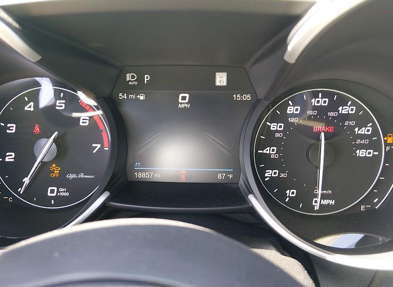 Alfa Romeo Giulia (2023) Auto na cestě - fotka 8 z 11