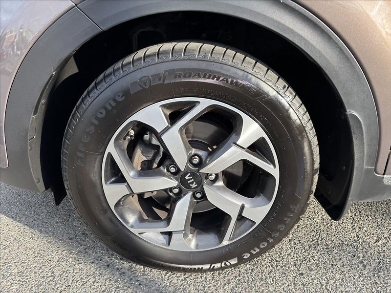 Kia Sportage 1,6 i AT 4x4 TOP ZÁRUKA TAŽNÉ - fotka 32 z 39