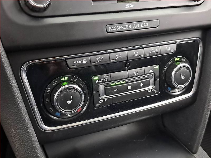 Škoda Superb (2013) 2.0 TDI, 4X4, Xenony - fotka 16 z 21