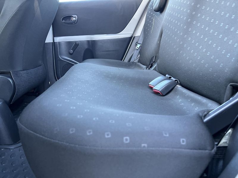 Toyota Yaris 1.0i 51KW KLIMA PŮVOD ČR  - fotka 23 z 38