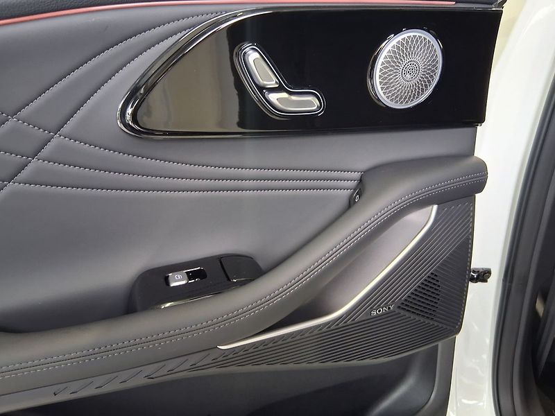 Omoda 9 (2025) Premium 1.5t GDI SHS AWD - fotka 17 z 24