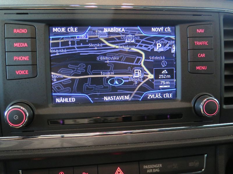 Seat Leon (2015) 2.0TDI FR,klima,navi,servis - fotka 11 z 29