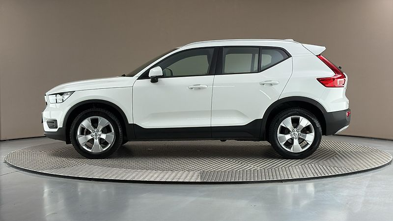 Volvo XC40 2.0 T3 AUT Momentum Pro - fotka 4 z 28