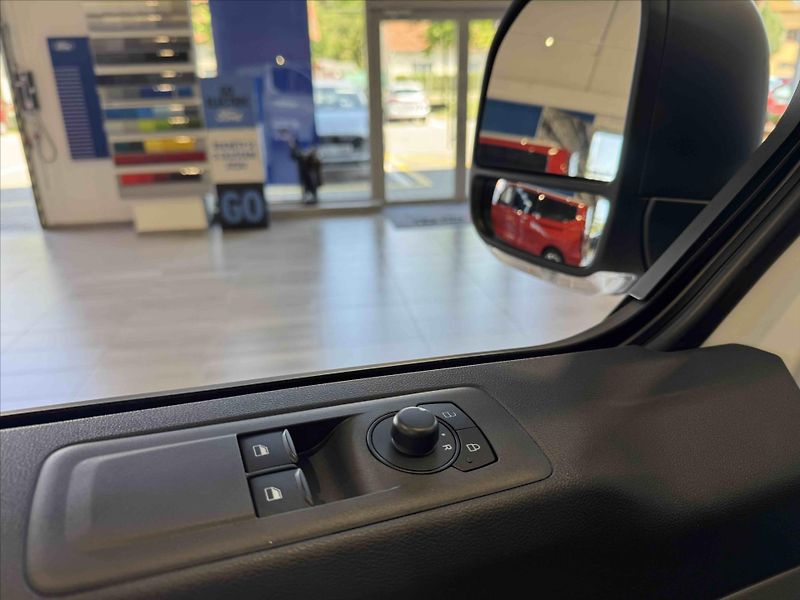 Ford Transit Custom (2026) 2,0 Kombi Van Trend 320 L2  Ec - fotka 10 z 16