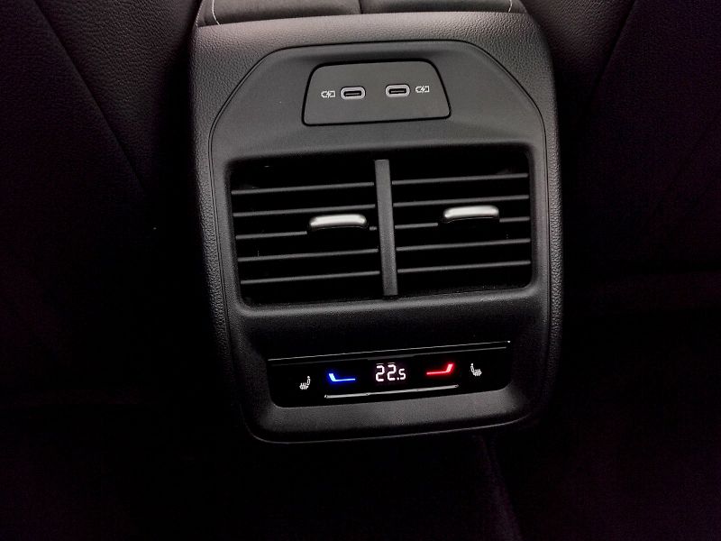 Škoda Superb (2025) Combi SportLine 1,5 Tsi iV DSG - fotka 37 z 49