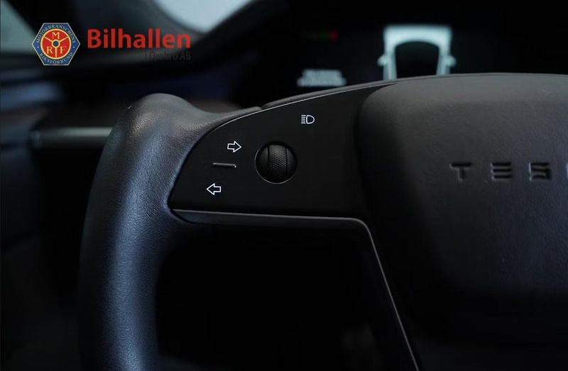 Tesla Model S LR AWD Vzduch Pano Kam Yoke - fotka 16 z 35