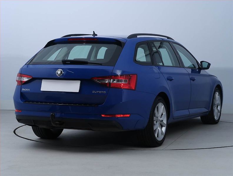 Škoda Superb (2019) 2.0 TDI, Park. senzory - fotka 5 z 16