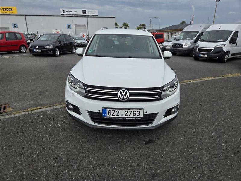 Volkswagen Tiguan 2,0 TDI  4x4 - fotka 2 z 23