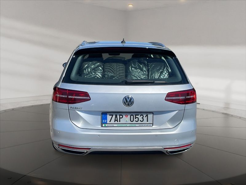 Volkswagen Passat 2,0 TDI Highline AT - fotka 5 z 11