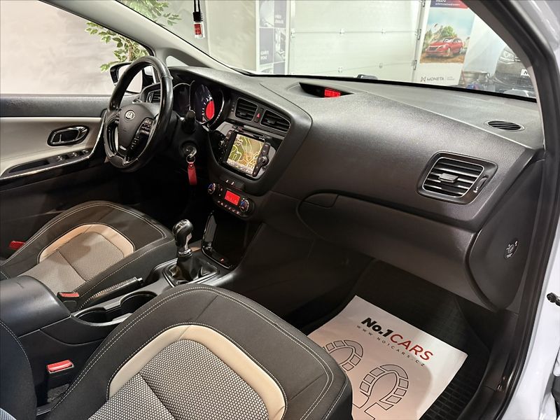 Kia Ceed 1,6   CRDI 94KW NAVI KAMERA ČR - fotka 20 z 44