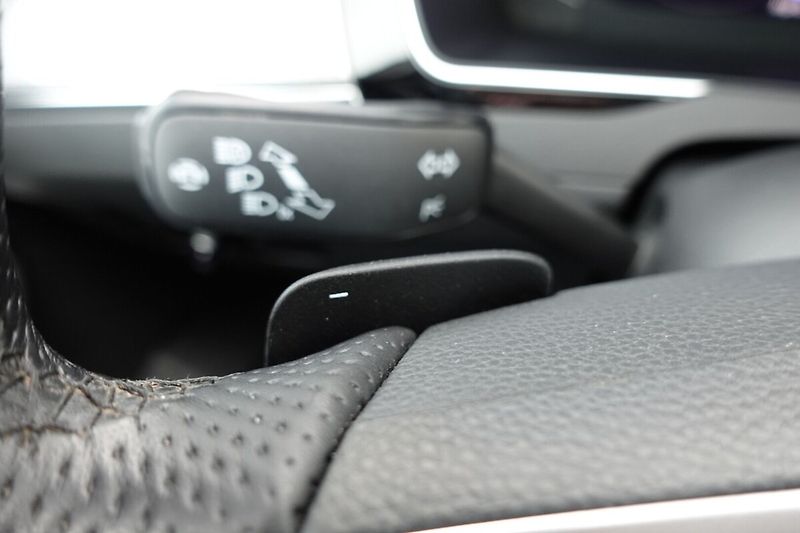 Volkswagen Passat ZLEVNĚNO 2,0TSi 206kW Alltrack - fotka 32 z 37