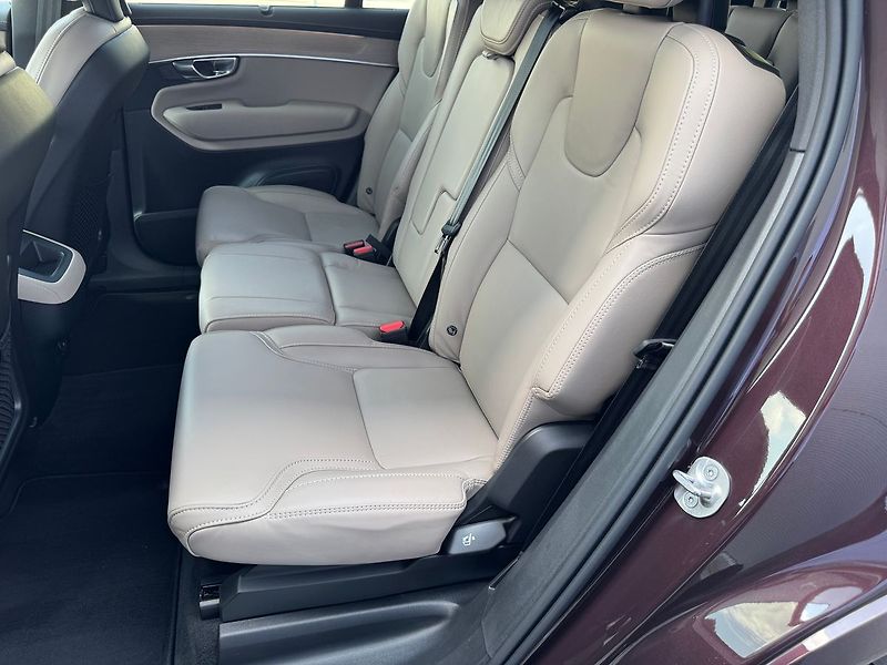 Volvo XC90 PLUS T8, 360°, VZDUCH, 335kW - fotka 14 z 25