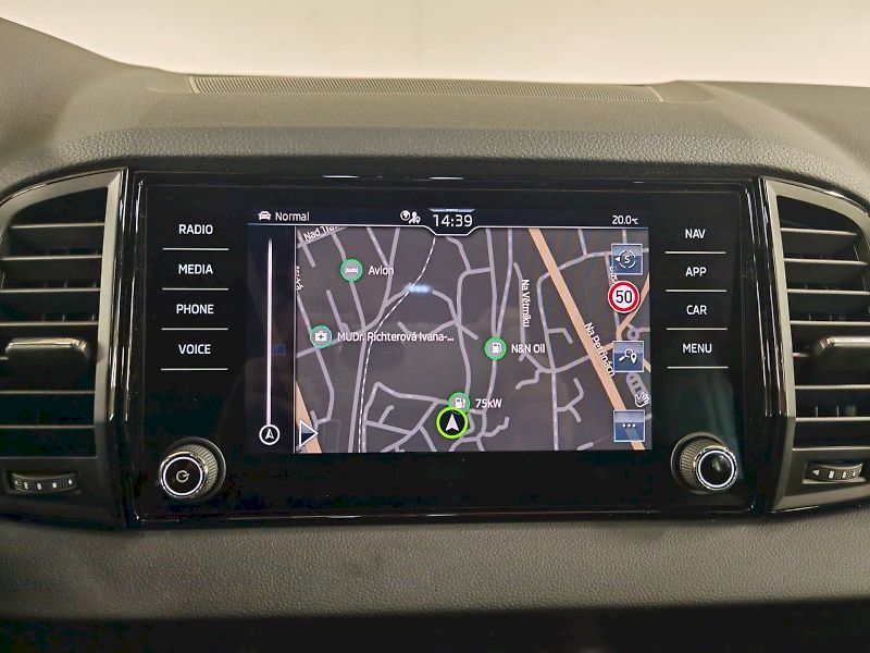 Škoda Karoq (2025) 1.5 TSI 110 kW DSG Sportline - fotka 10 z 32