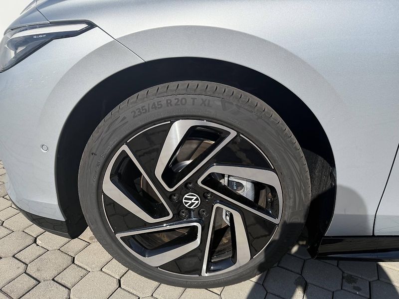 Volkswagen ID.7 Tourer (2025) GTX People 86kWh 4Motion - fotka 10 z 25