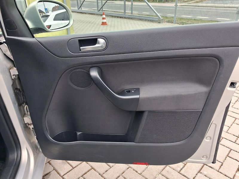 Volkswagen Golf Plus (2013) 1,2TSi SERVISKA NOVÁ STK ! - fotka 21 z 46
