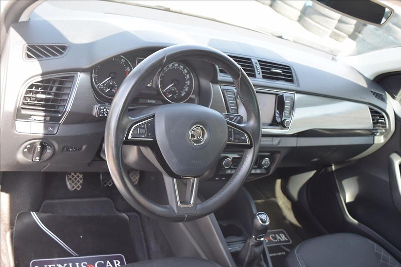 Škoda Fabia 1,2 TSI 66KW TOP VÝBAVA - fotka 16 z 49