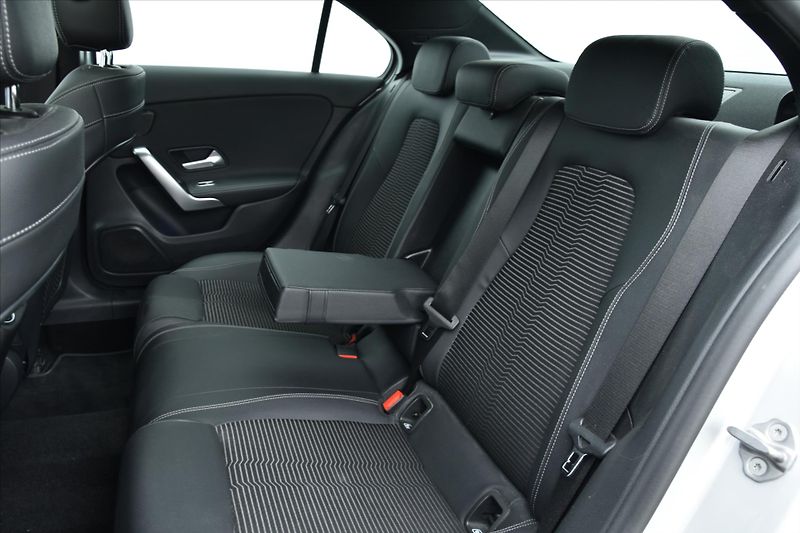 Mercedes-Benz Třídy A 250i 165kW NAVI PANORAMA ČR - fotka 11 z 28