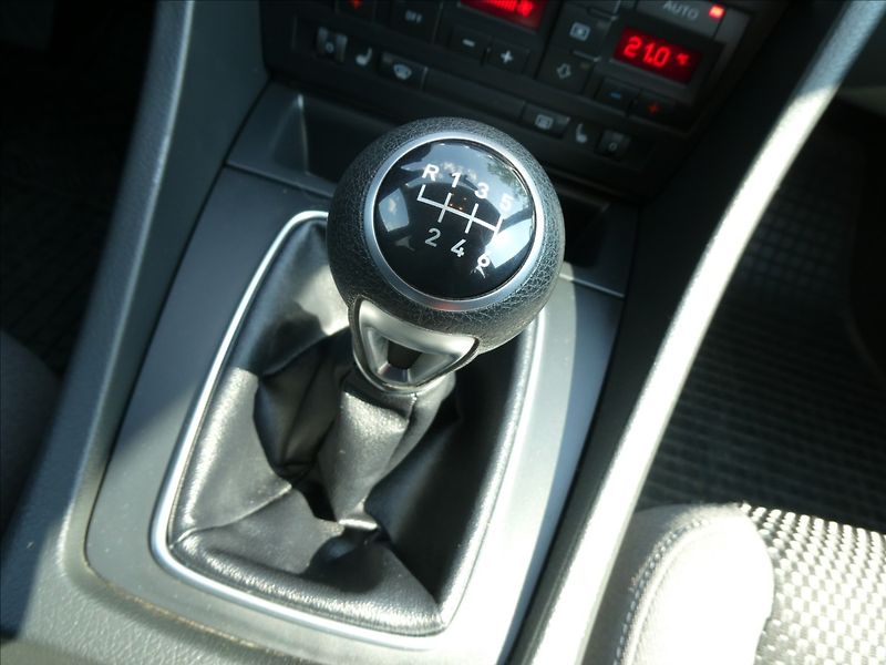 Seat Exeo 1,8 TSi 88kW serviska, 2x kola - fotka 21 z 37