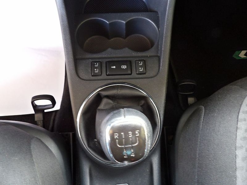 Škoda Fabia 1.2TSI 63kW Tempomat Alu PDC - fotka 9 z 26
