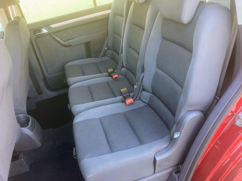 Volkswagen Touran 1,6TDi (77kW)*STK DO 5/2028* - fotka 14 z 18