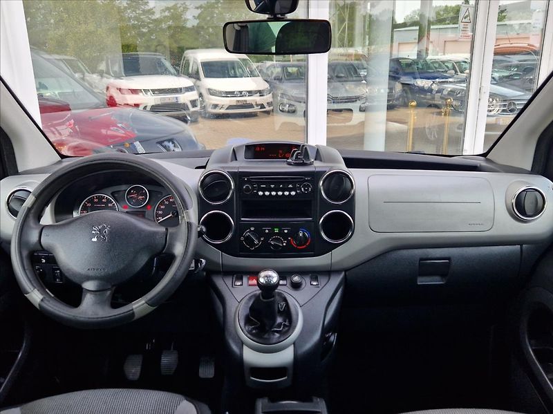 Peugeot Partner 1,6 HDi PANORAMA +ZIMNÍSADAKOL - fotka 20 z 32
