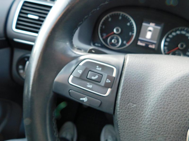 Volkswagen Touran (2012) 2.0 TDi Webasto - fotka 9 z 29