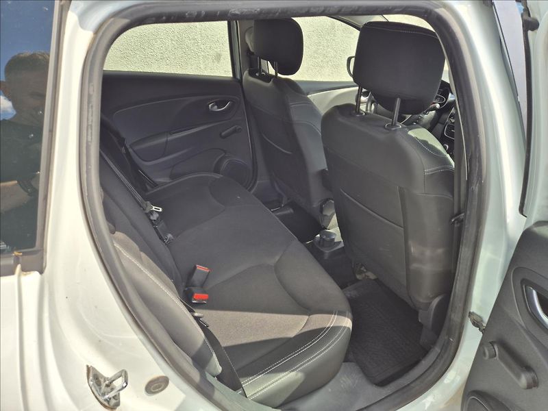 Renault Clio 1,2 i GrandTour Klima Výhřev - fotka 17 z 28