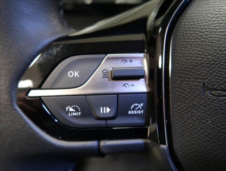Peugeot 308 1,2 PT AT ALLURE NAVI KAMERA - fotka 16 z 29