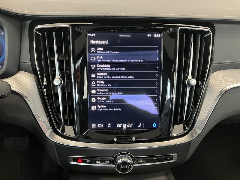 Volvo S60 B5 AWD Ultimate Dark-REZERVACE - fotka 37 z 42
