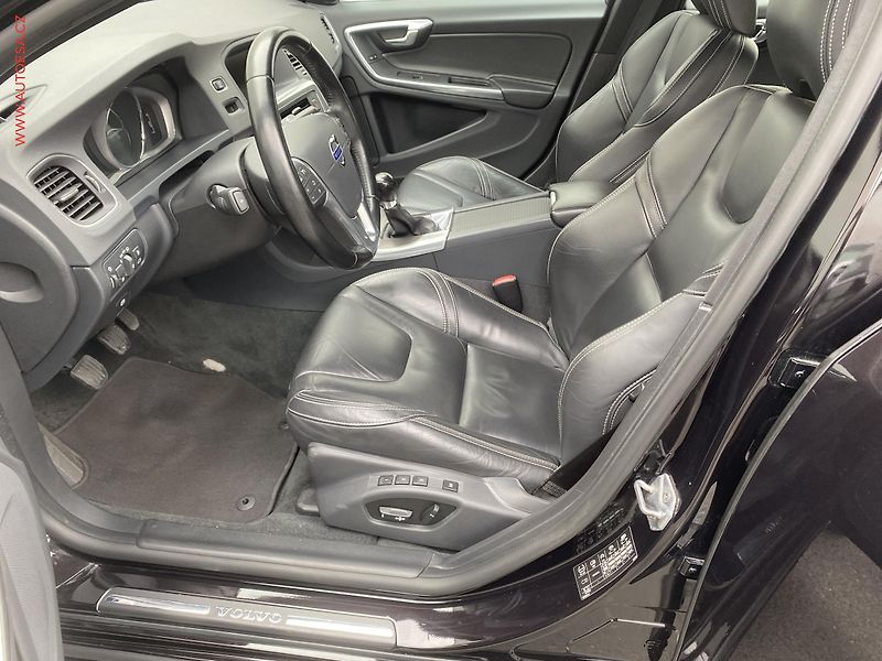 Volvo S60 (2013) 2.4 D5, Summum, bixen - fotka 9 z 19