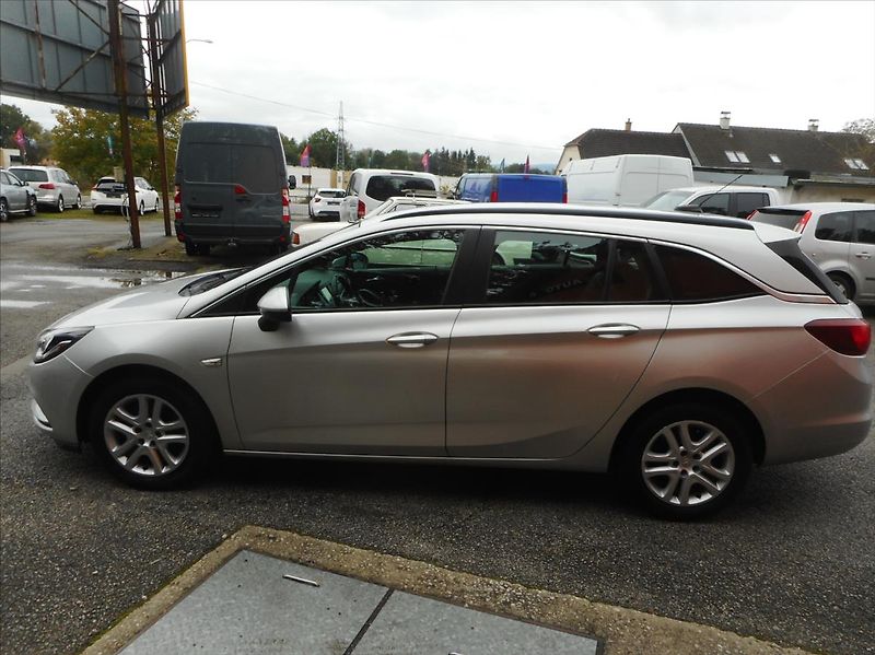 Opel Astra 1,6 CDTi SPORT TOURER - fotka 8 z 28