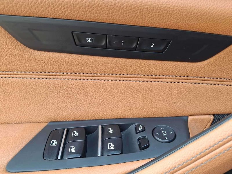 BMW Řada 5 530d xDrive AT Touring - fotka 24 z 71