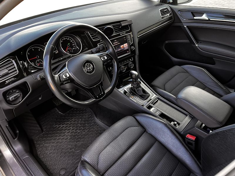 Volkswagen Golf 2.0 TDi 110kw plný servis!  - fotka 9 z 24
