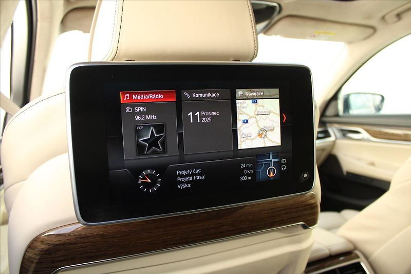 BMW Řada 7 750Li xDrive LASER MASÁŽE ČR - fotka 39 z 44