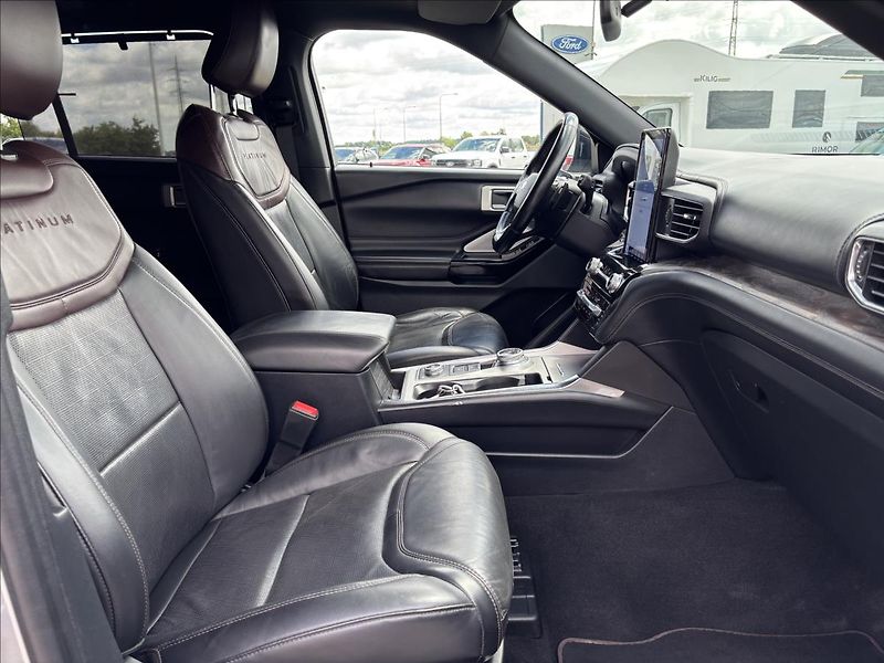 Ford Explorer 3,0 V6 PHEV Platinum AWD 7Míst - fotka 27 z 65