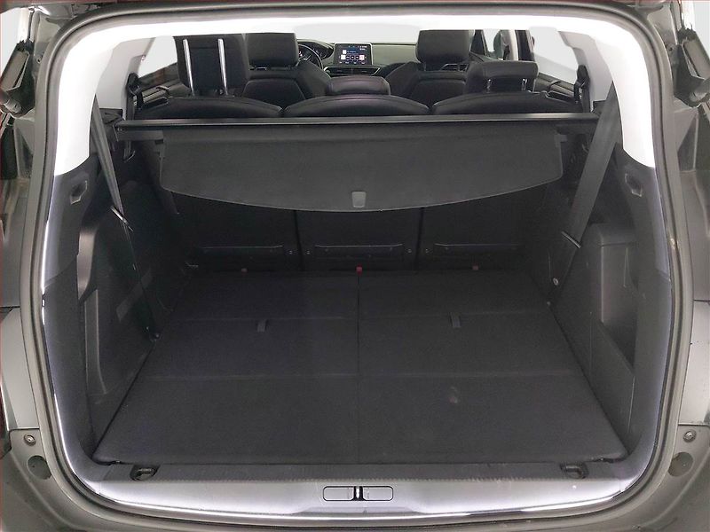 Peugeot 5008 (2018) 1.5 BlueHDi, 7 míst, Kůže - fotka 14 z 22