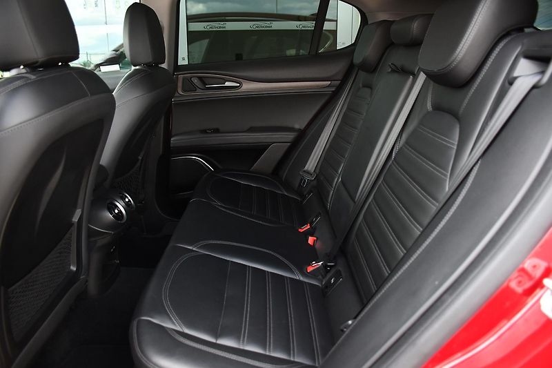 Alfa Romeo Stelvio 2.0 206kW Q4 VELOCE - fotka 19 z 35