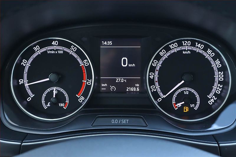 Škoda Fabia (2018) Extra 1.0, Serv.kniha - fotka 11 z 22