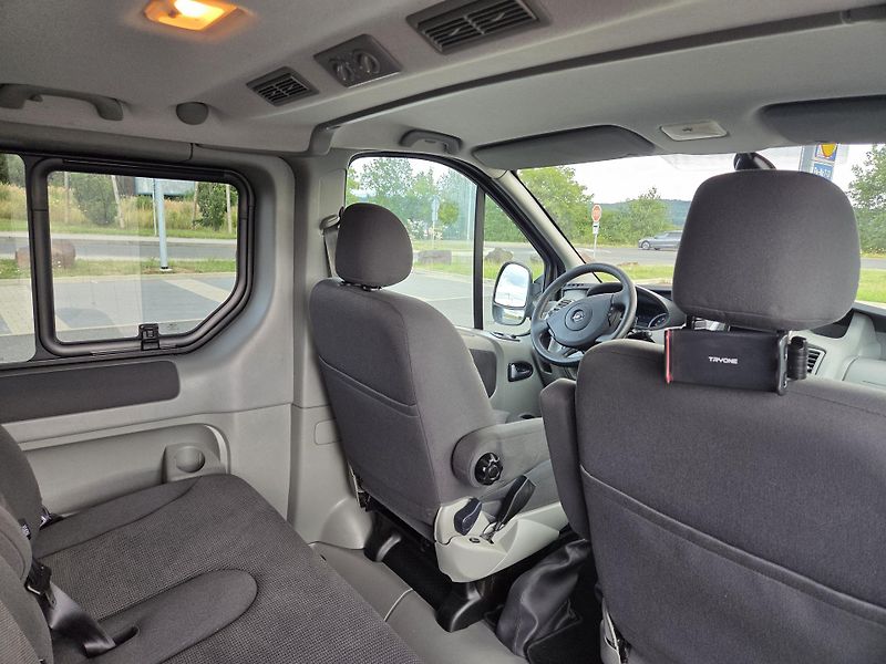 Opel Vivaro (2011) 2.5 CDTI Tour Cosmo - fotka 17 z 35