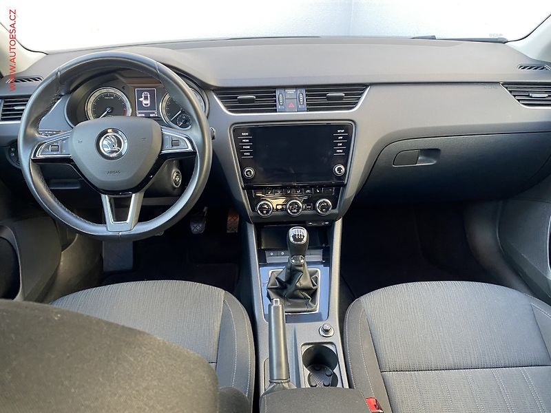 Škoda Octavia (2017) 2.0 TDi, 2.maj,ČR, Style - fotka 8 z 18